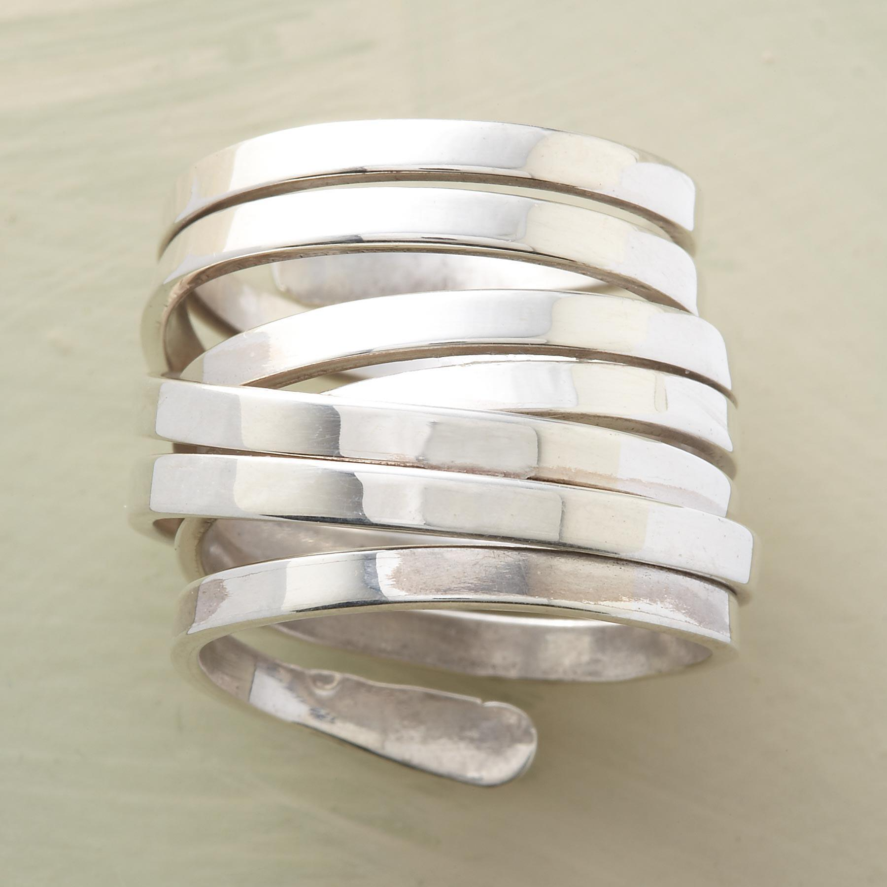Anika - Shiny silver ring with stunning vintage design