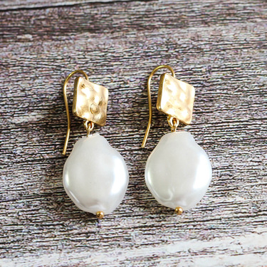 Astrea Earrings with Water Pearls in Stunning Vintage Style