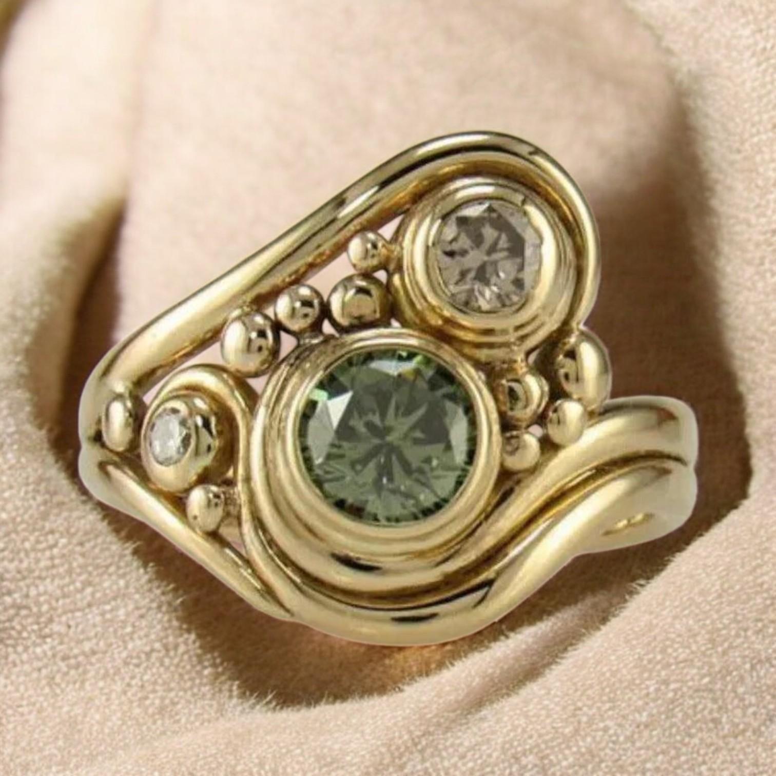 Astrid – Elegant Vintage Design Green Zirconia Ring