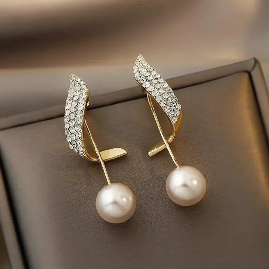 Esther - Sparkling Pearl Earrings in Luxury Gold