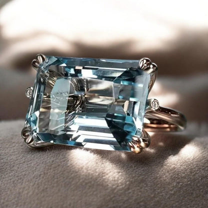 Overall - Vintage Style Zirconia Ring in Stunning Blue