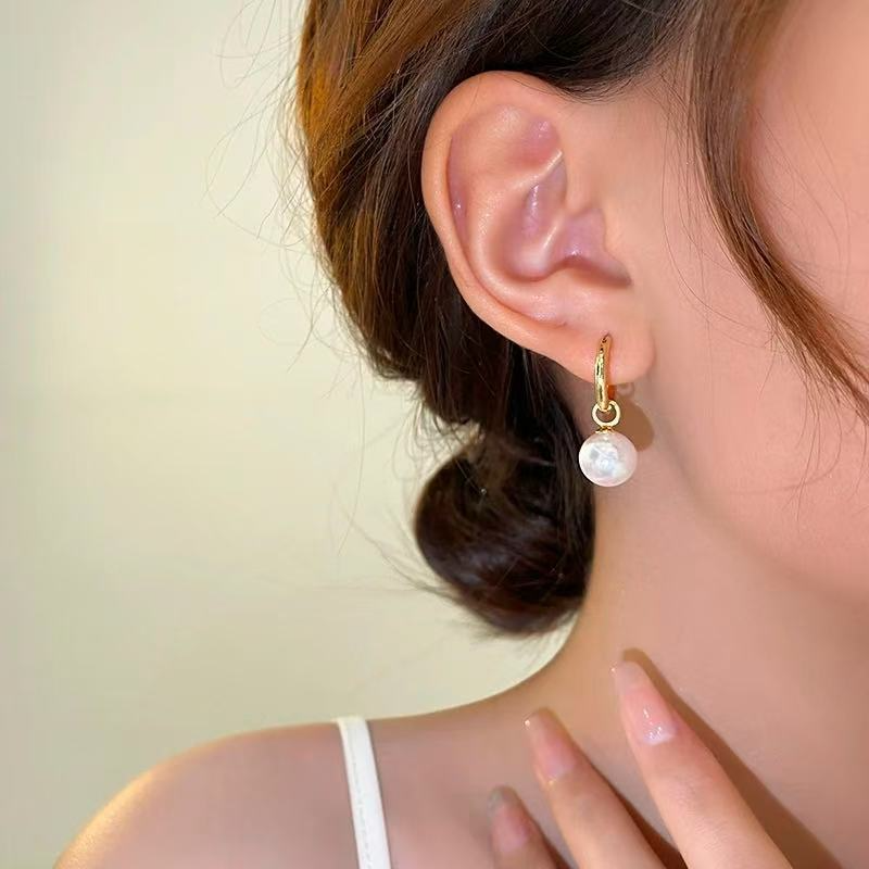 Ovi – Elegant earrings with engraved gold beads and no repairs