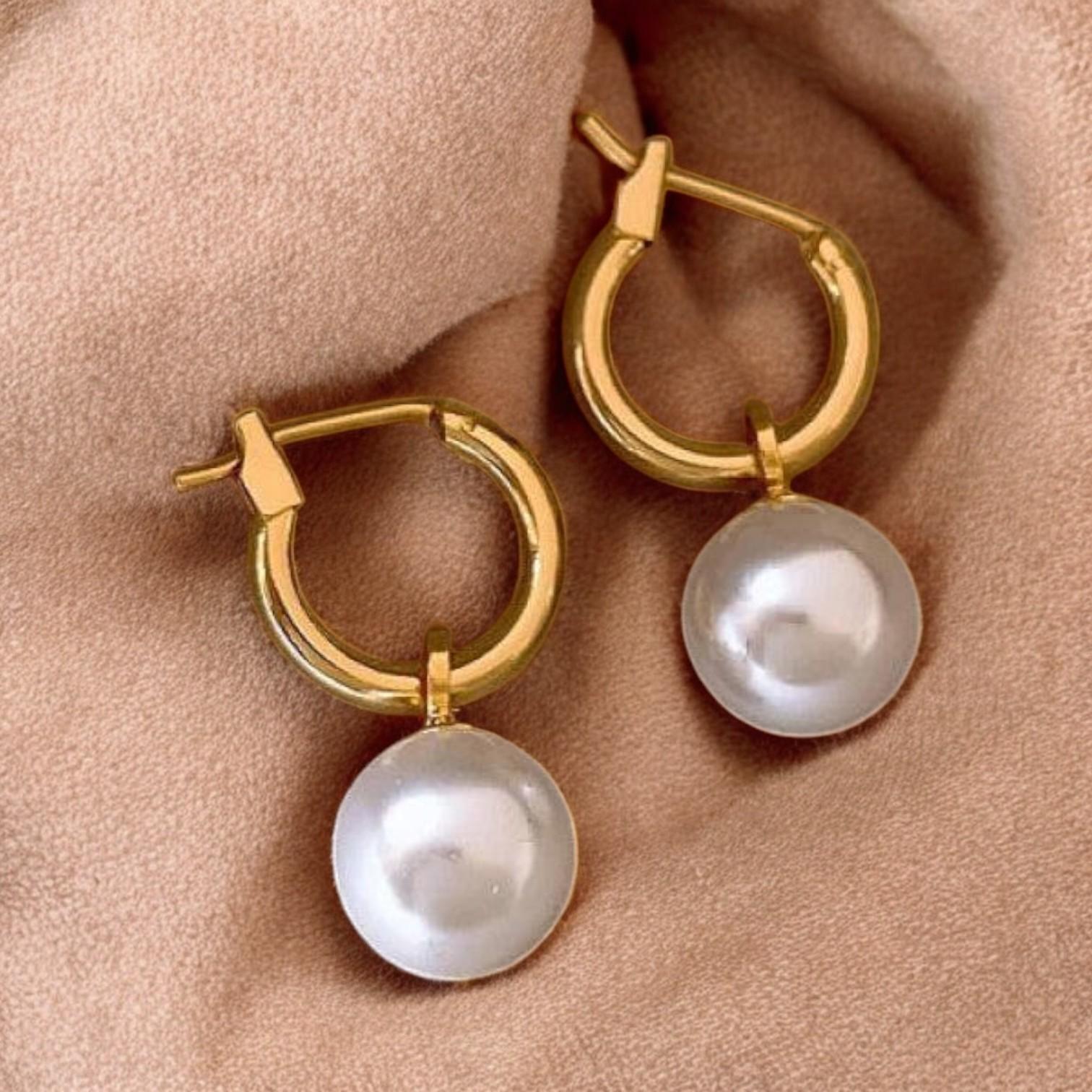 Ovi – Elegant earrings with engraved gold beads and no repairs