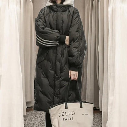 Fashionable long women's jacket that keeps you warm in style
