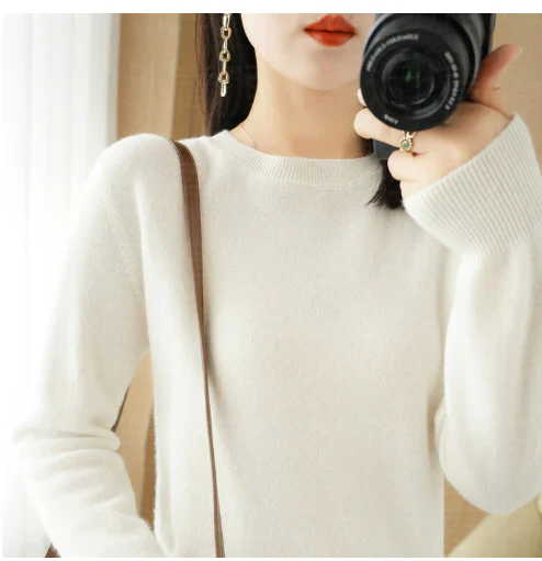 Women's Winter Sweater with Round Neck - Elegant and Warm for Completing Your Seasonal Wardrobe