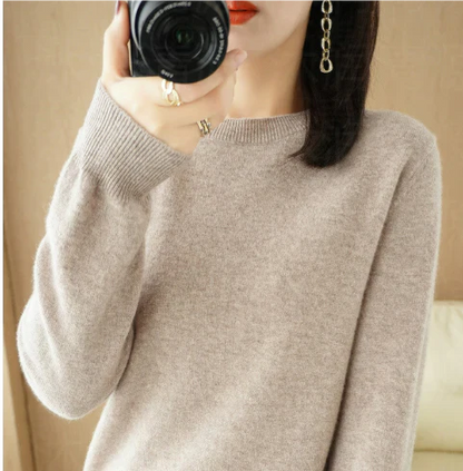 Women's Winter Sweater with Round Neck - Elegant and Warm for Completing Your Seasonal Wardrobe