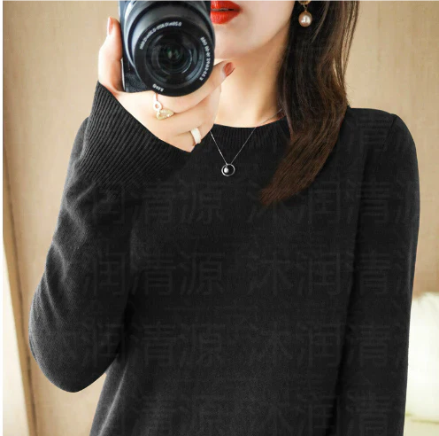 Women's Winter Sweater with Round Neck - Elegant and Warm for Completing Your Seasonal Wardrobe