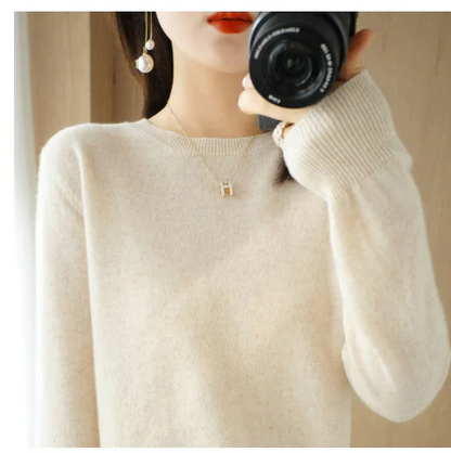 Women's Winter Sweater with Round Neck - Elegant and Warm for Completing Your Seasonal Wardrobe