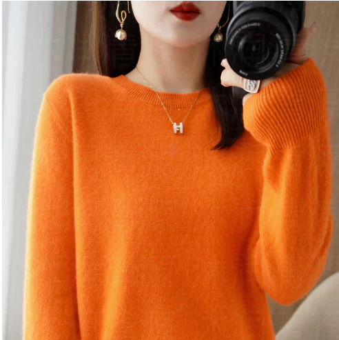 Women's Winter Sweater with Round Neck - Elegant and Warm for Completing Your Seasonal Wardrobe