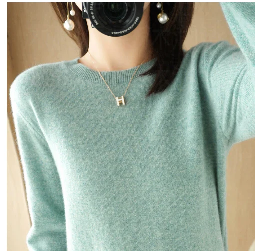 Women's Winter Sweater with Round Neck - Elegant and Warm for Completing Your Seasonal Wardrobe