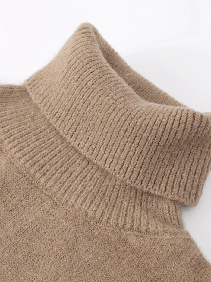Comfortable knitted sweater with a soft and stylish collar for style and comfort