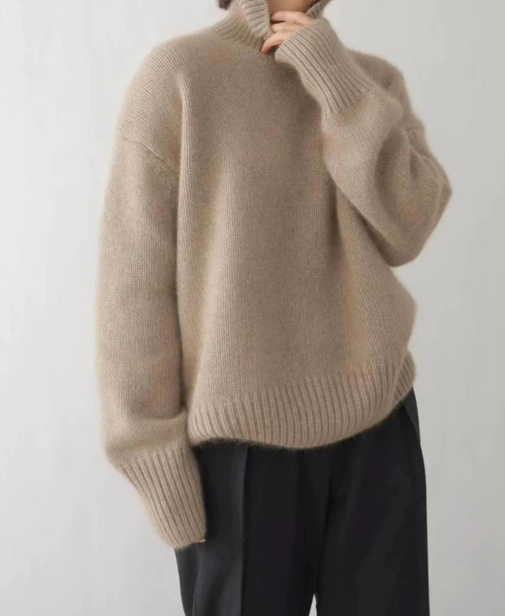 Comfortable knitted sweater with a soft and stylish collar for style and comfort