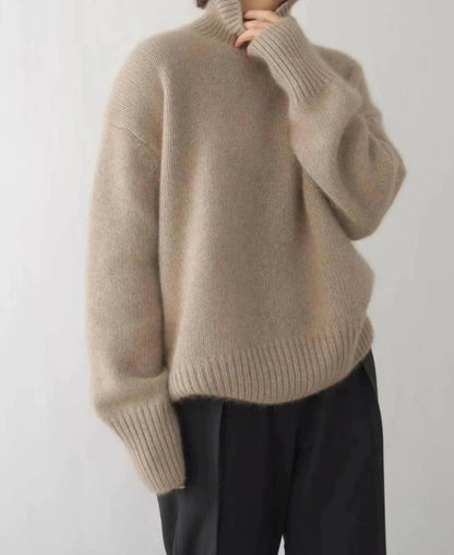 Comfortable knitted sweater with a soft and stylish collar for style and comfort