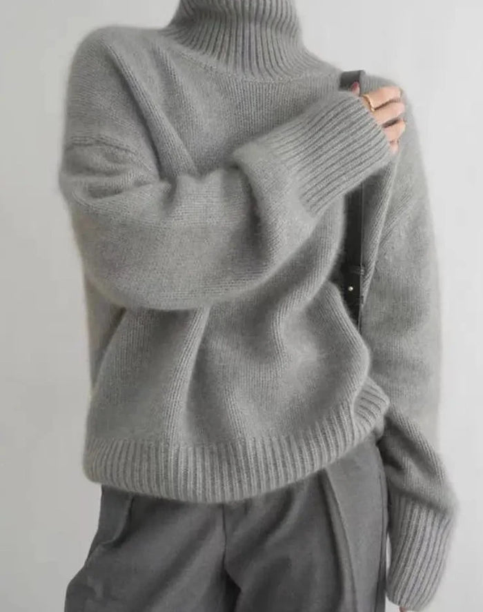 Comfortable knitted sweater with a soft and stylish collar for style and comfort