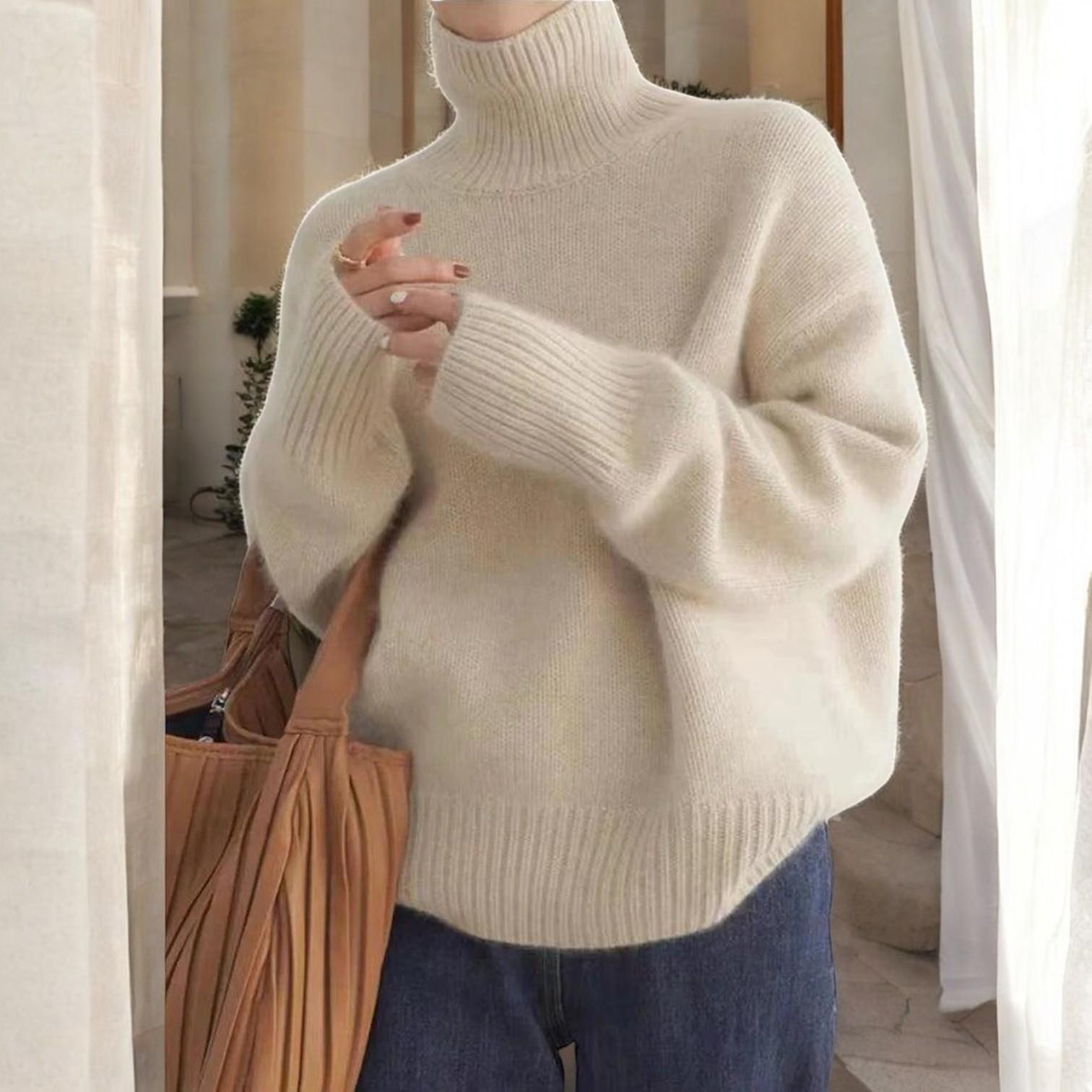Comfortable knitted sweater with a soft and stylish collar for style and comfort