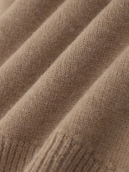 Comfortable knitted sweater with a soft and stylish collar for style and comfort