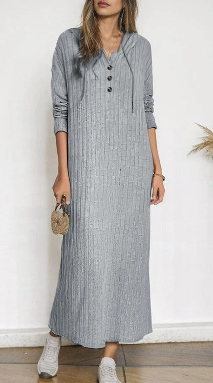 Elegant Maxi Dress with V Neckline and Stylish Cut for a Perfect Look