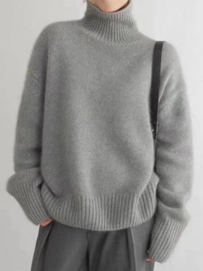 Comfortable knitted sweater with a soft and stylish collar for style and comfort