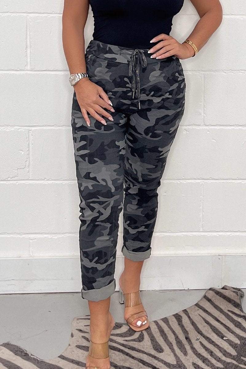 Women's Fashionable Pants with Camo Print - Chic and Casual for Every Day