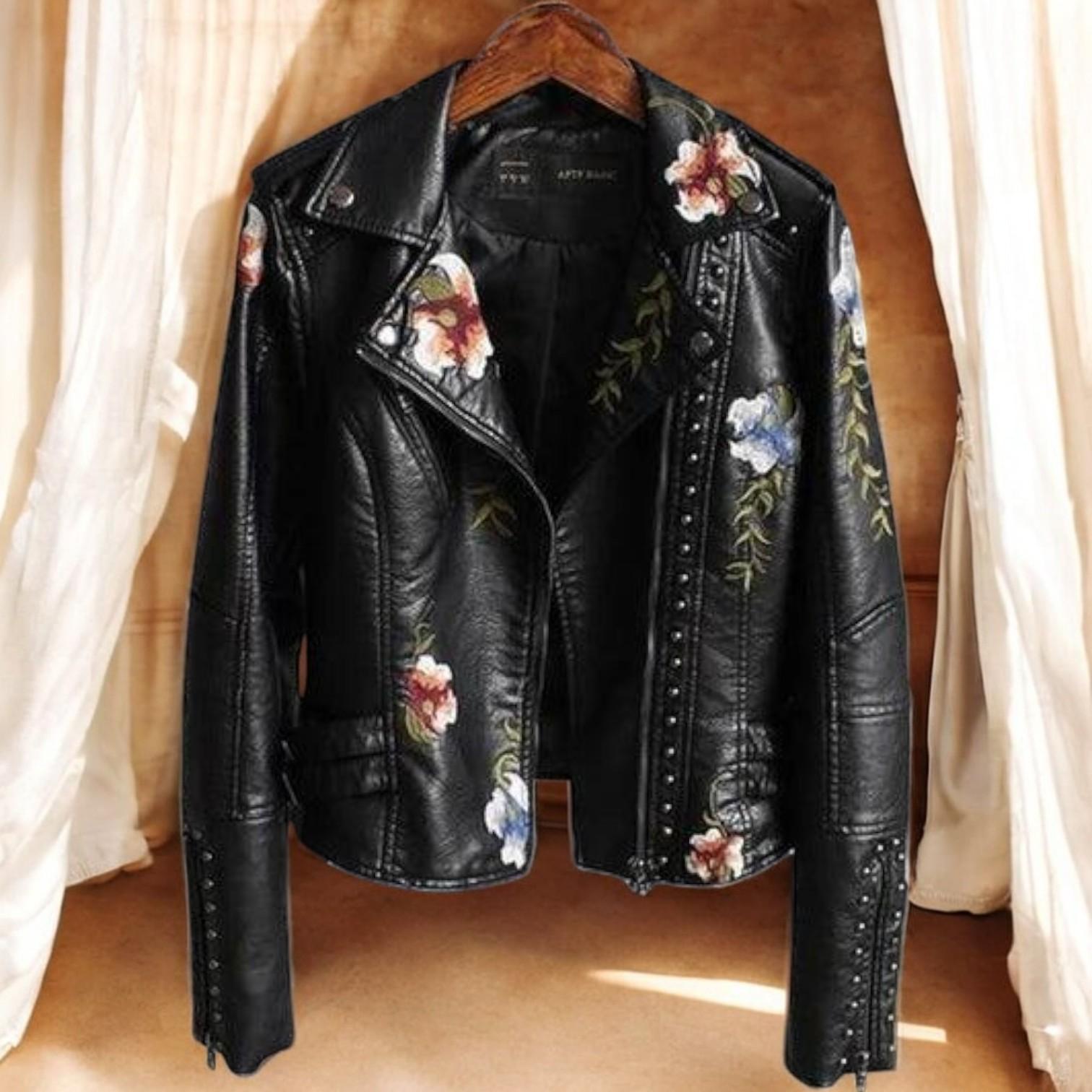 Claudia Women's Jacket with Elegant Floral Pattern – Add Style and Uniqueness to Your Wardrobe