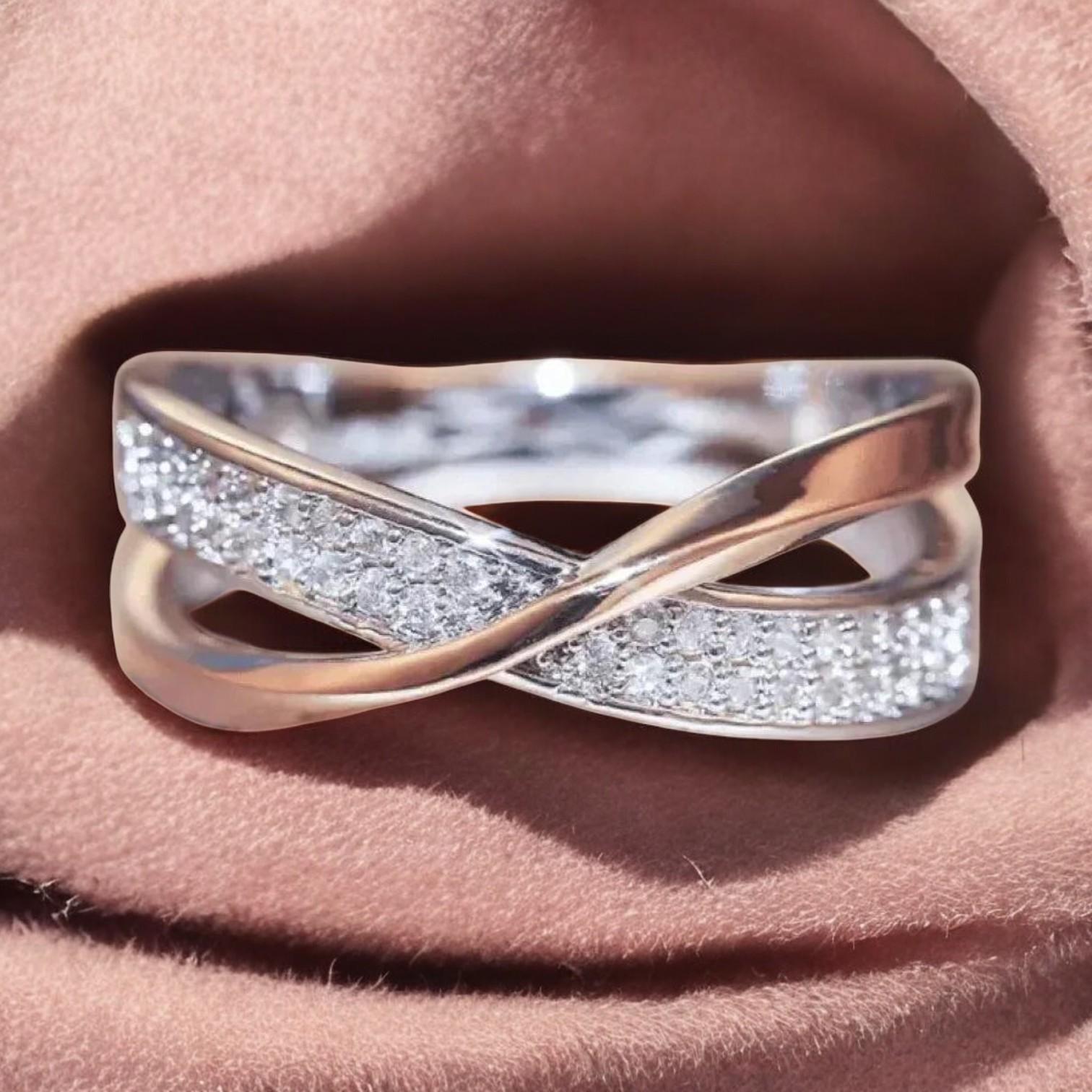 Chira – Designed Silver Ring with Gemcut Zircons in Antique Gold for a Unique Style