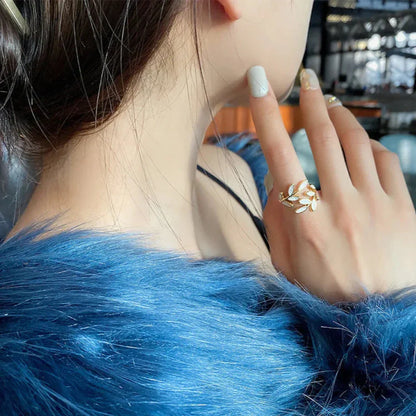 Adjustable ring with white oval leaf gold by Harley - an elegant addition to your style