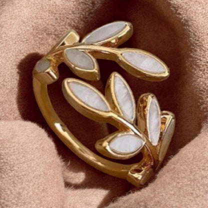 Adjustable ring with white oval leaf gold by Harley - an elegant addition to your style