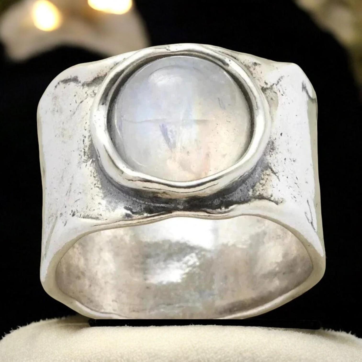 Stunning Sylestin Ring with Silver Moon Reflection