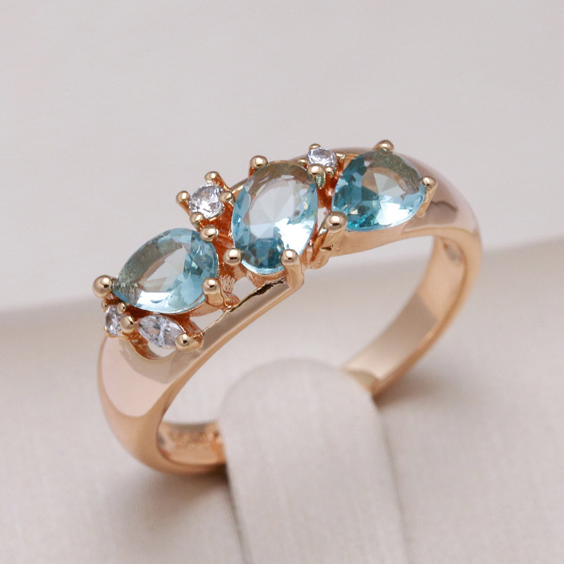 Ring with blue marquee rhinestone in luxurious gold design