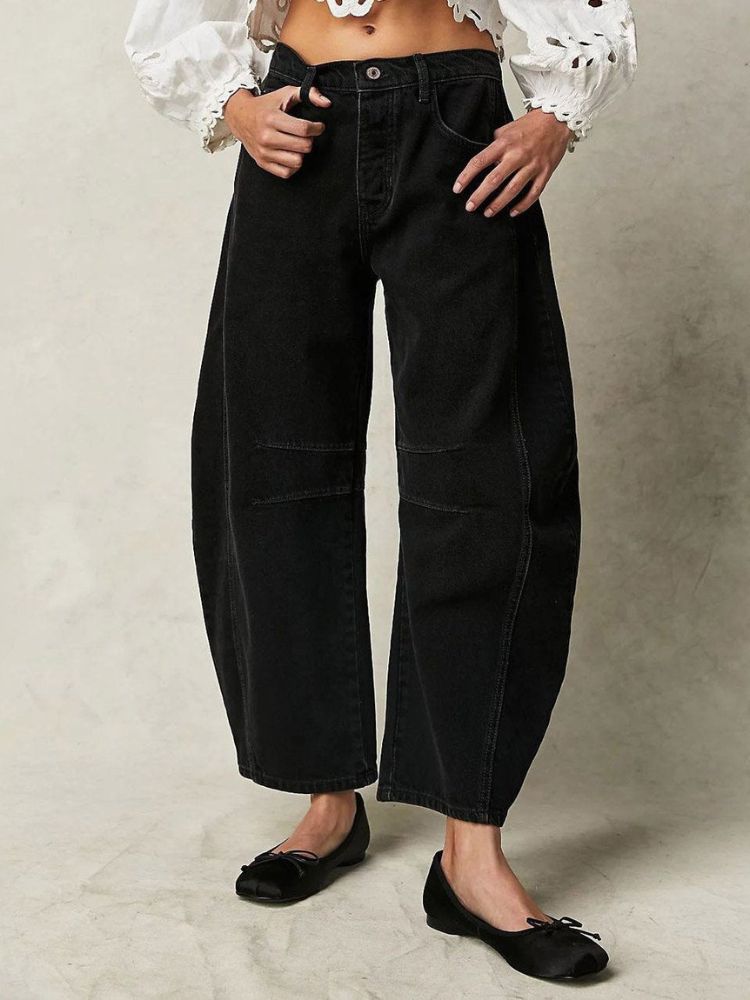 Fashionable women's mid-rise jeans – modern design and perfect comfort for everyday wear