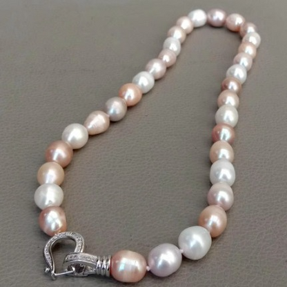 Baxsley - Luxurious Pearl Necklace in Stunning Color