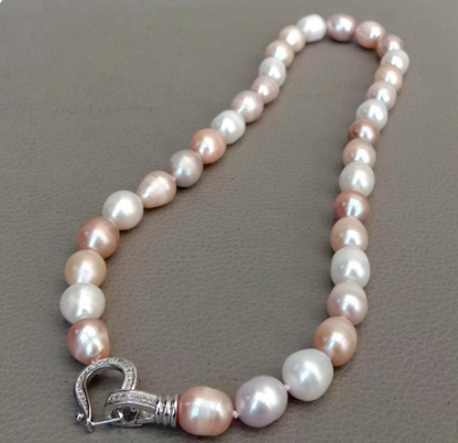 Baxsley - Luxurious Pearl Necklace in Stunning Color