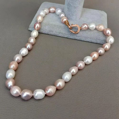 Baxsley - Luxurious Pearl Necklace in Stunning Color