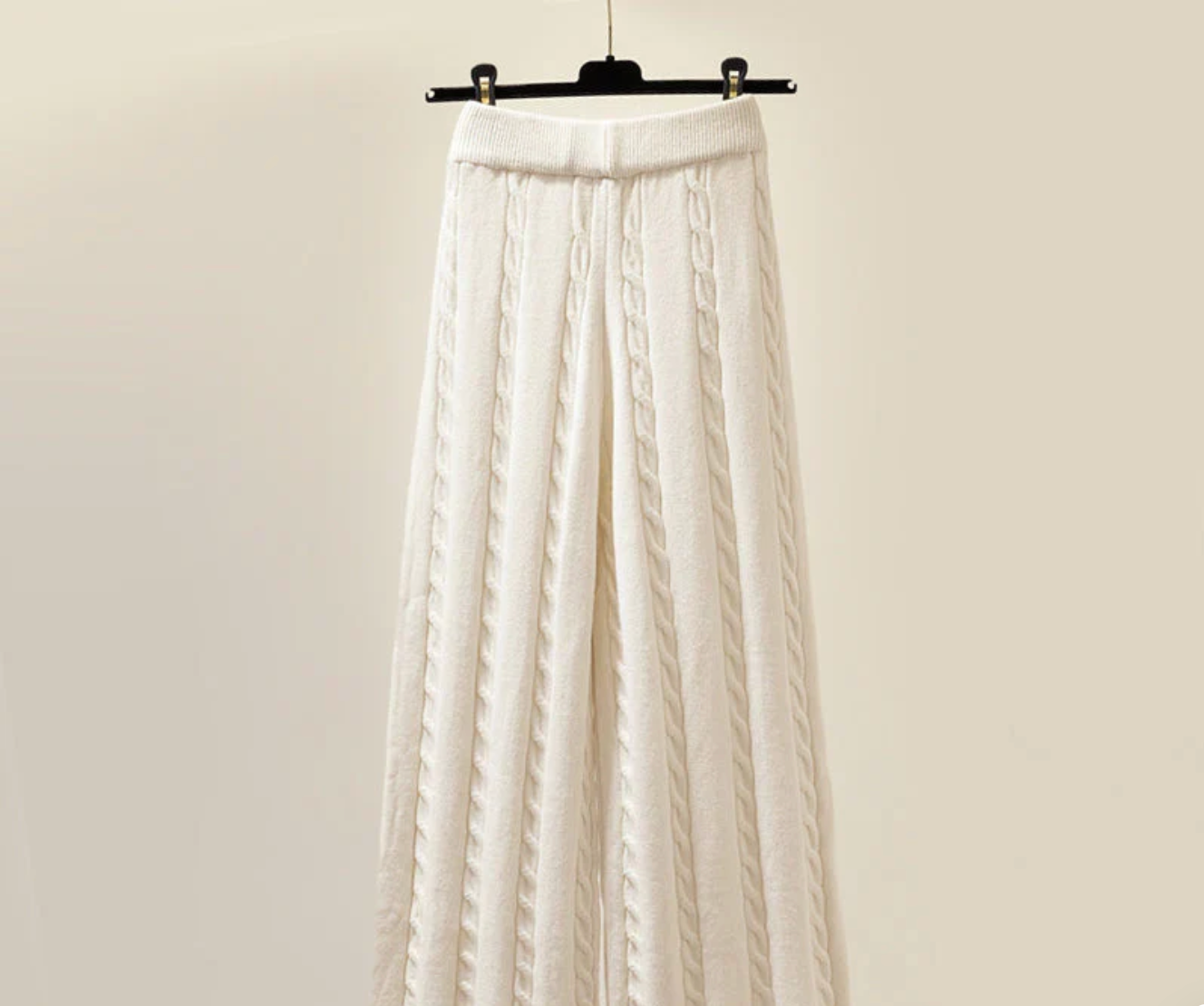 Bela - Comfortable and Fun Knitted Set for a Perfect Day