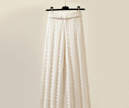 Bela - Comfortable and Fun Knitted Set for a Perfect Day