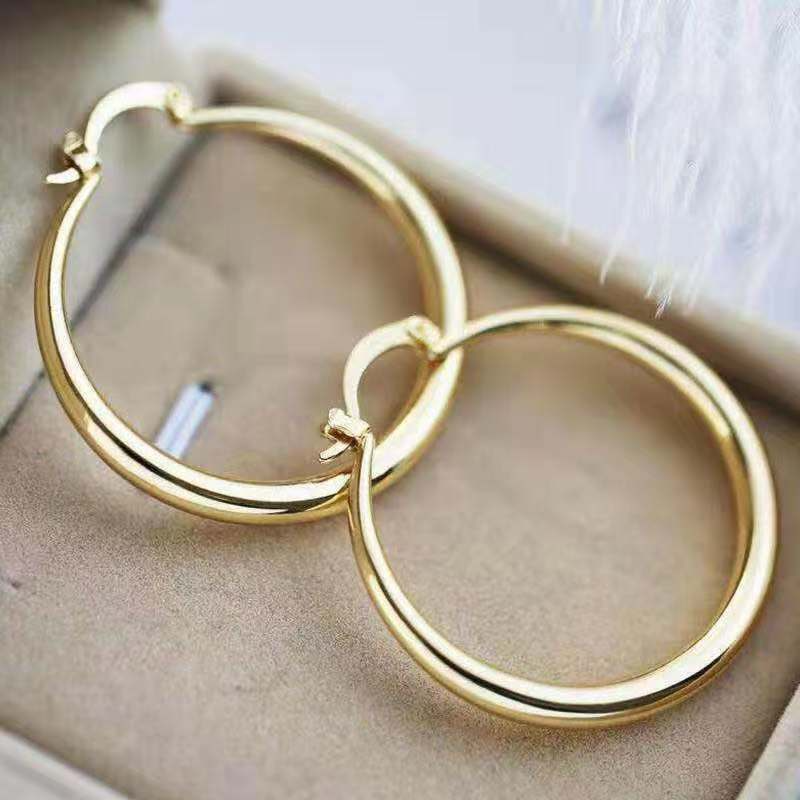 Fori-Hazi - Large sparkling hoop earrings in gold color for an uncompromising style