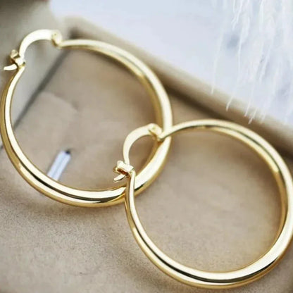Fori-Hazi - Large sparkling hoop earrings in gold color for an uncompromising style