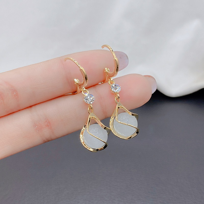 Beylata – Stunning Vintage Style Gold Drop Earrings with White Opal