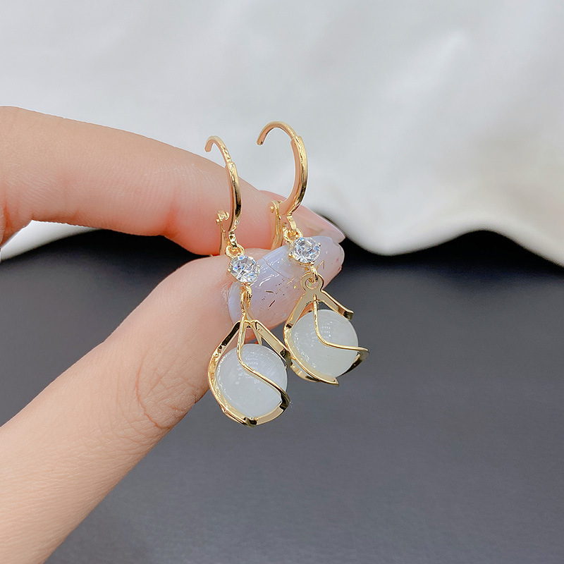 Beylata – Stunning Vintage Style Gold Drop Earrings with White Opal