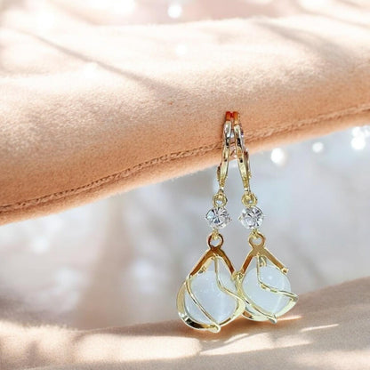 Beylata – Stunning Vintage Style Gold Drop Earrings with White Opal