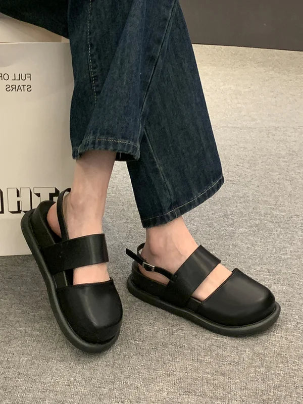 Women's fashionable Finnegania sandals with a special foot imprint section