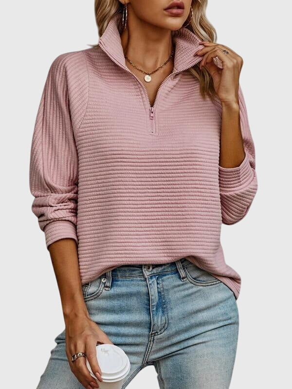 Elegant sweater with zipper for a sophisticated and unique design