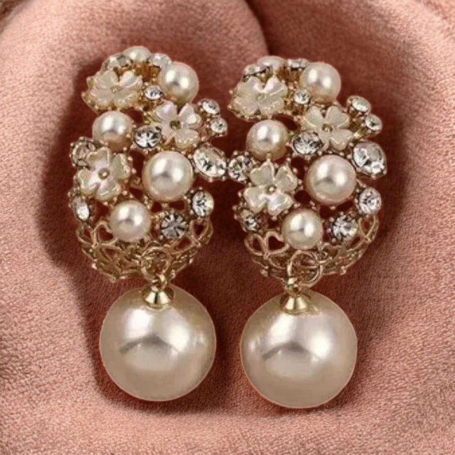 Elegant Flower Earrings with Pearls - Dakota's Stylish Design