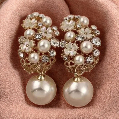 Elegant Flower Earrings with Pearls - Dakota's Stylish Design