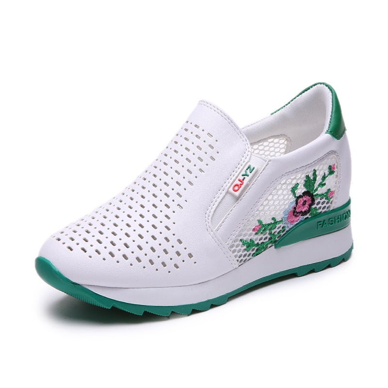 Orthopedic Cozy Stroller with Flower Decoration for Peaceful and Relaxing Sleep