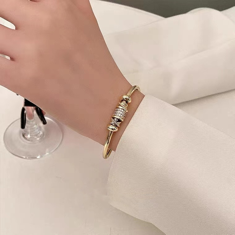 Giorni - Adjustable Designer Bracelet with Luxury Gold Pendants
