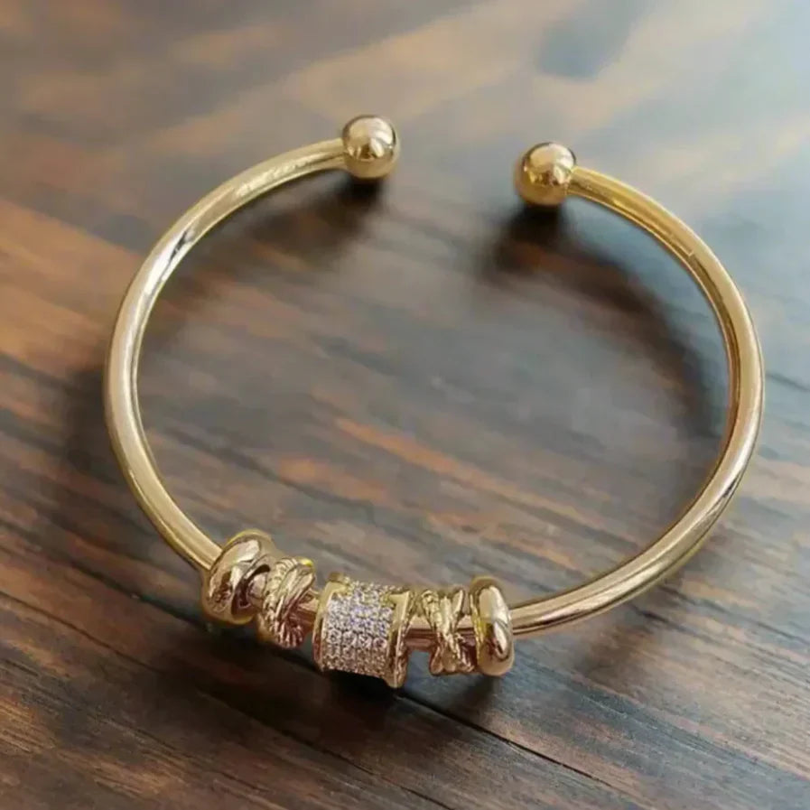 Giorni - Adjustable Designer Bracelet with Luxury Gold Pendants