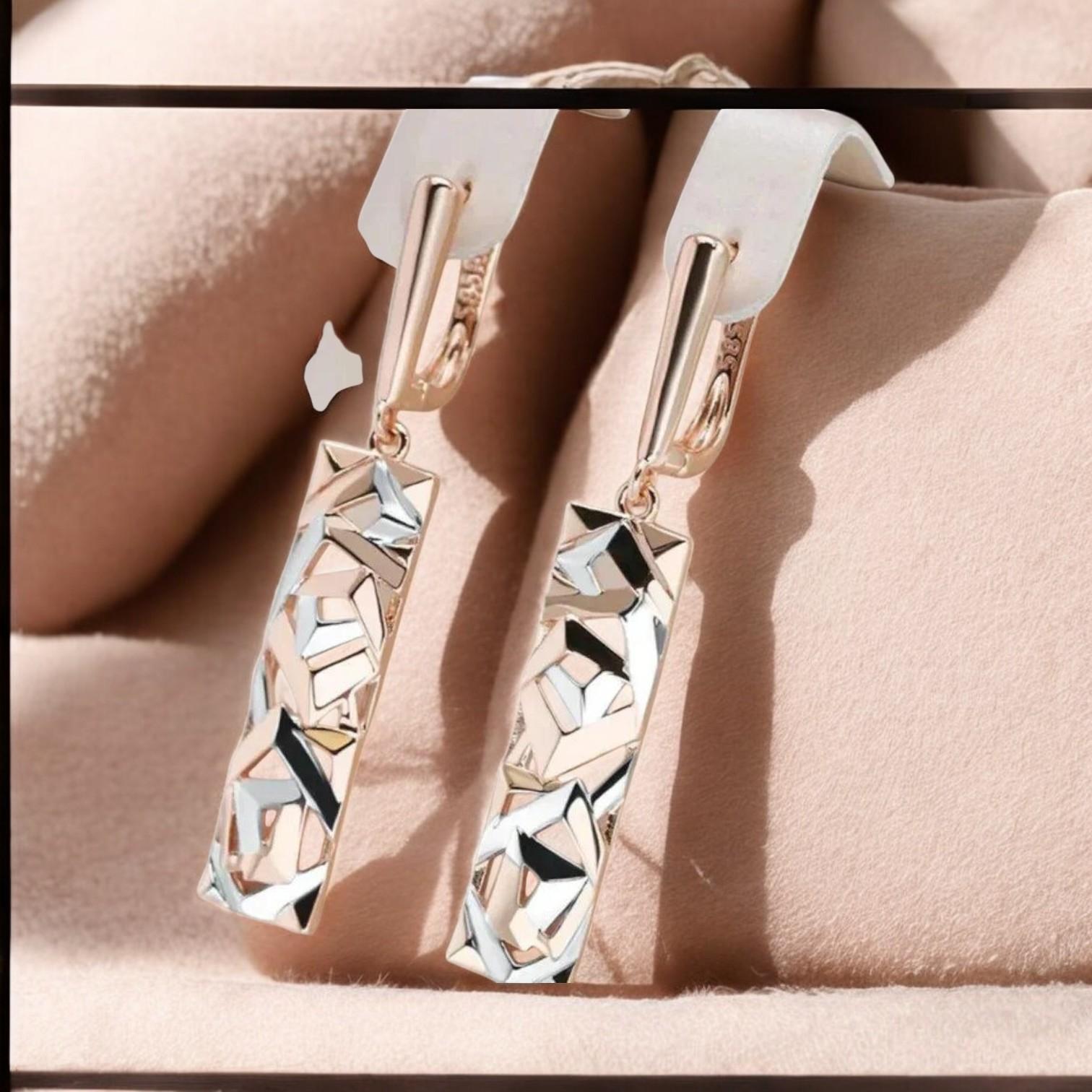 Henley - Elegant Square Earrings Combined with Gold and Silver for a Perfect Style