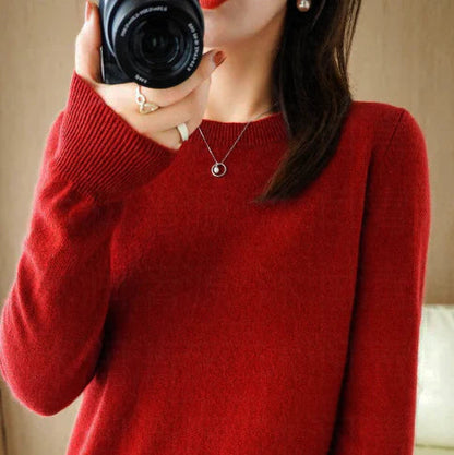 Women's Winter Sweater with Round Neck - Elegant and Warm for Completing Your Seasonal Wardrobe