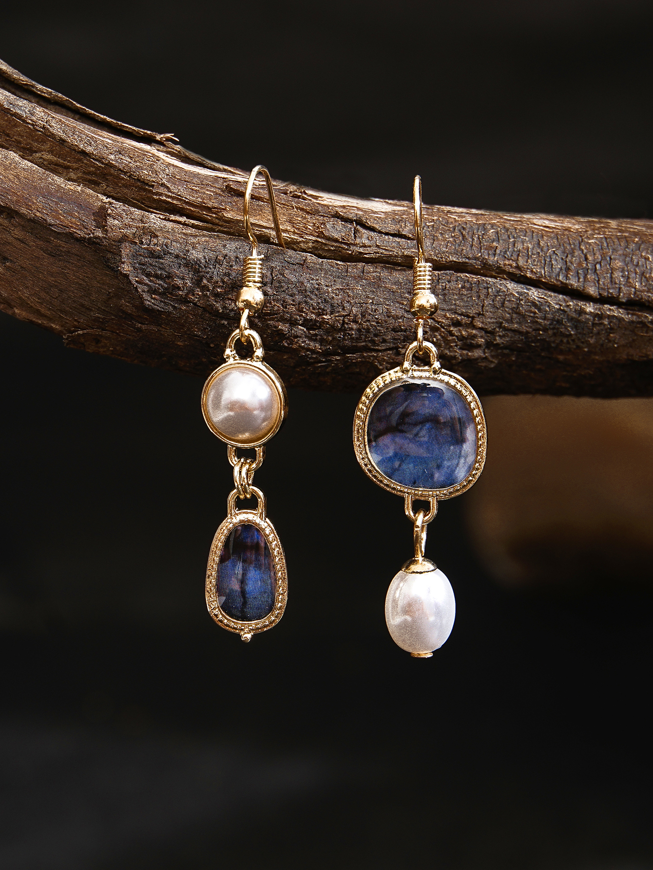 Kressa – Unique Pearl Earrings with Blue Gemstone in Elegant Vintage Design